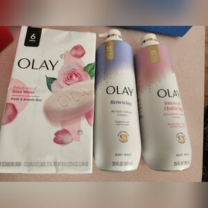 OLAY Renewing and Hydrating Body Wash Set with Pink and White Packaging